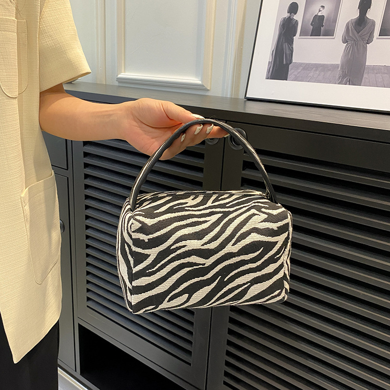 Luipaard make-up tas Luxe grot - Ysl Beauty Makeup Bag recensie en prijs